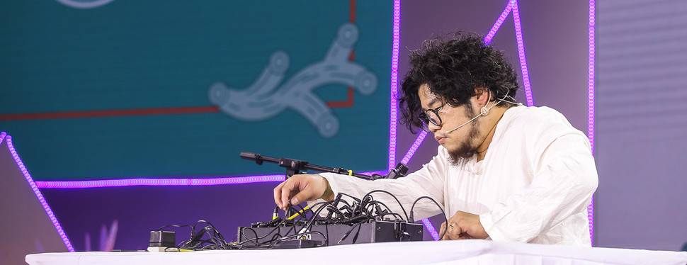 019.Make music Meng Qi's Self-made Synthesizer