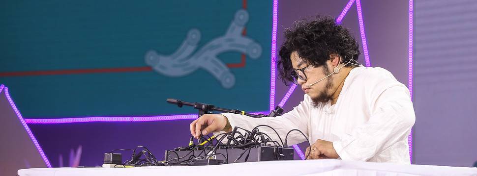 019.Make music Meng Qi's Self-made Synthesizer 019.Make music Meng Qi's Self-made Synthesizer