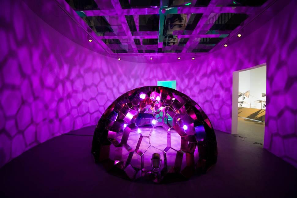 leading-the-art-lighting-1L