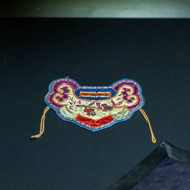 彩绣金鱼口围片