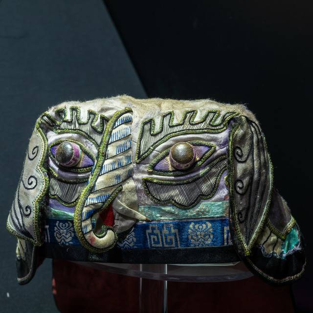 彩绣大象帽