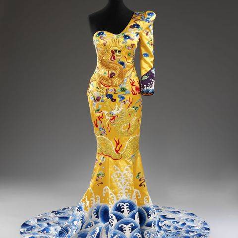 Auspicious Cloud of the Orient 東方祥雲' red carpet dress, yellow satin-weave silk, raised dragon design embroidered in silk and metallic threads, designed by Laurence Xu, China, 2010-2011 © Given by Laurence Xu /东方祥云红毯礼服 ,采用黄色缎纹丝绸，饰有以丝线与金属线刺绣而成的立体龙纹；设计：劳伦斯·许