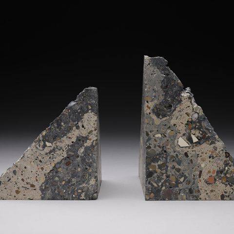 Assemble / Granby Workshop; Pair of Concrete Bookends, 2015-2016 /一对混凝土书挡（2015-2016）